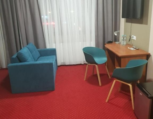 Pokój Dwuosobowy typu Deluxe (2 osoby dorosłe + 2 dzieci) przedpokój